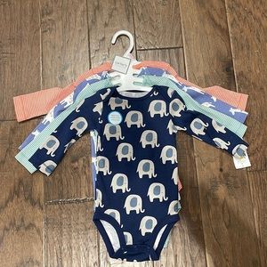 Size 9 months onesies, 4 pack- NWT